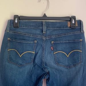 LIKE NEW Woman’s Size: W29 L30 Levi Jegging Jeans